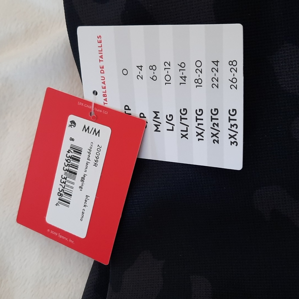 SPANX Look at Me Now crop seemless leggings in black camo - Picture 10 of 11